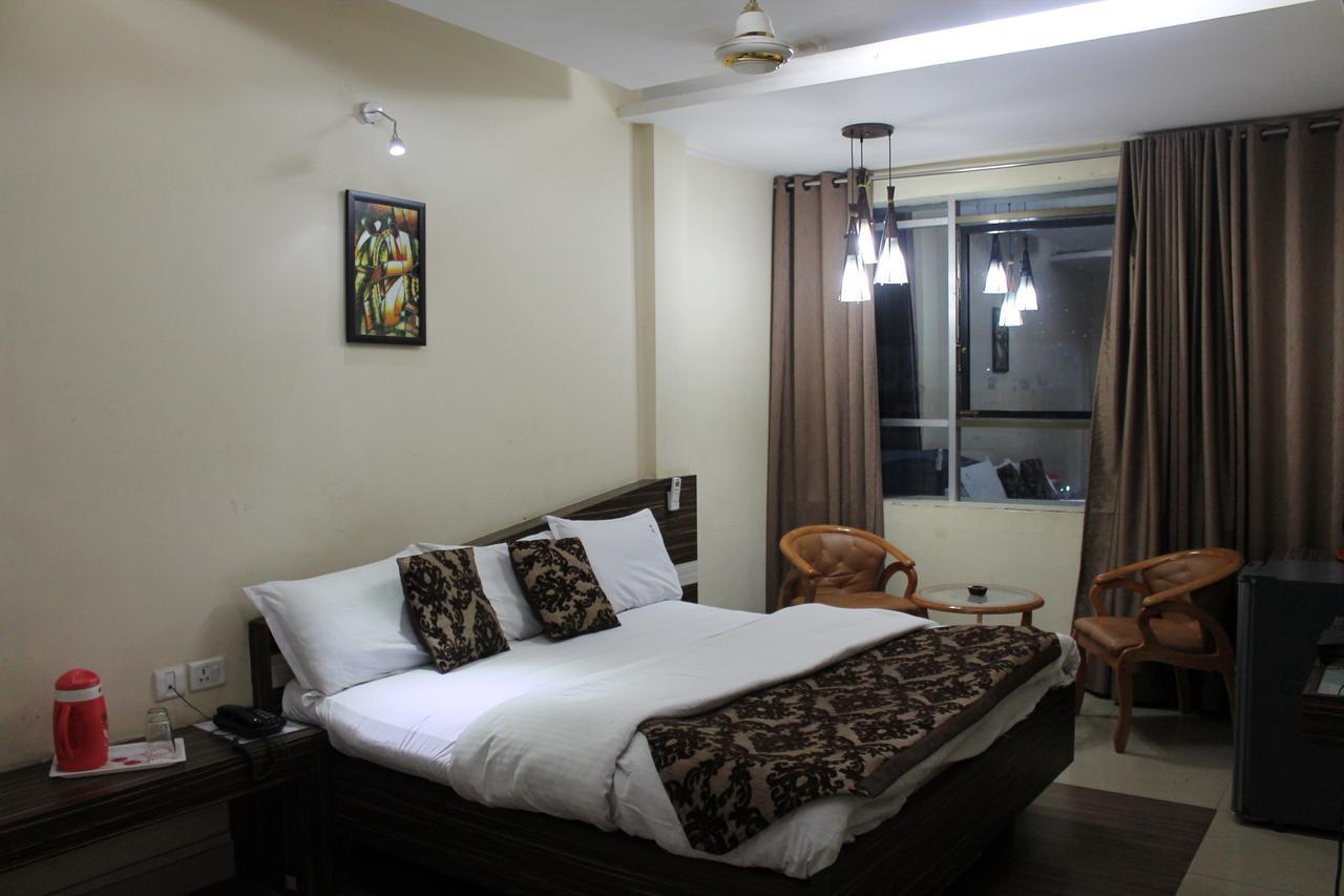 Hotel Swayam Jabalpur Extérieur photo