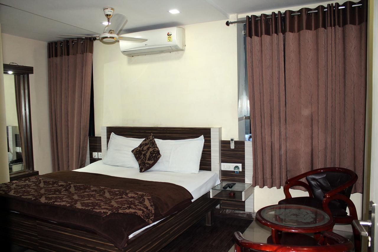 Hotel Swayam Jabalpur Extérieur photo