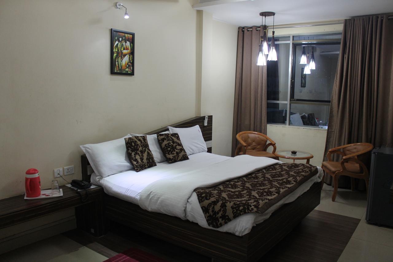 Hotel Swayam Jabalpur Extérieur photo